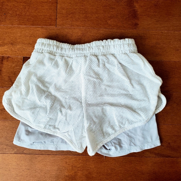 Aritzia workout shorts - Picture 4 of 5